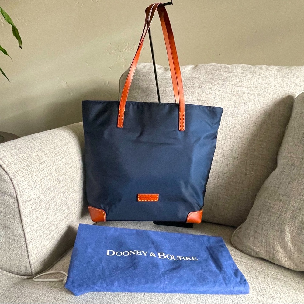 Dooney & Bourke Tote Bag. NWT. Classic Navy with Tan Leather Handles & Accents